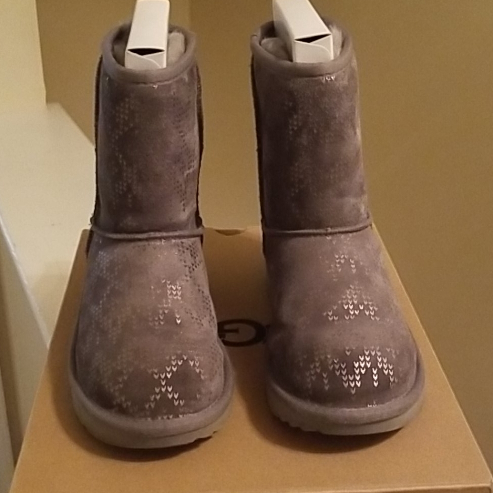 UGG KIDS CLASSIC II ICELANDIC FOIL METALLIC GRAY